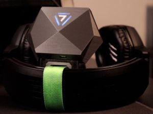 ヘッドフォンと組み合わせて使用するニューロフィードバック用EEG「MindRove strip」